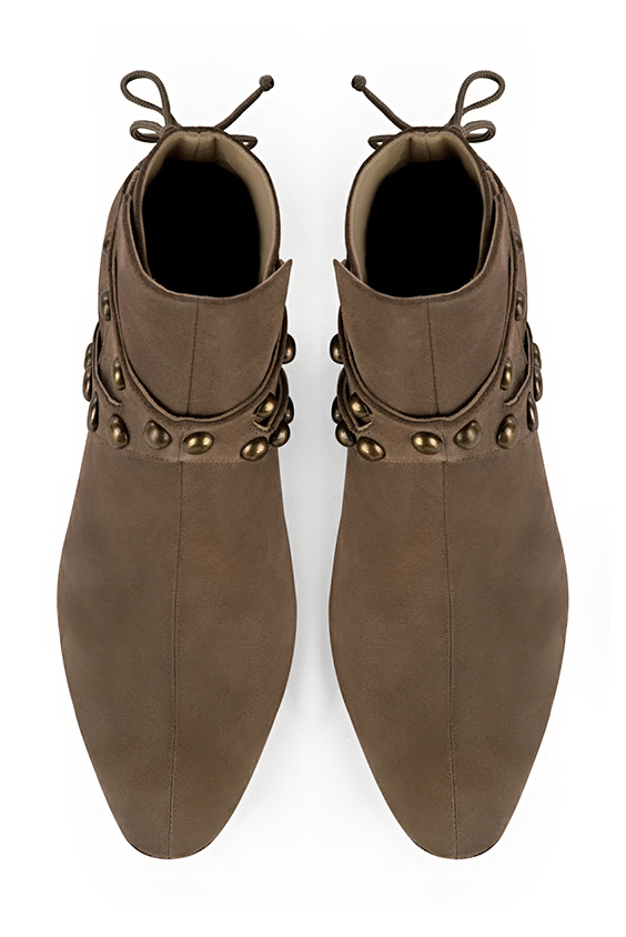 Chocolate brown women's ankle boots with laces at the back. Round toe. High block heels. Top view - Florence KOOIJMAN